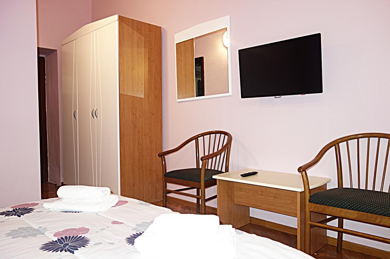 Hotel Park Drnis Luaran gambar